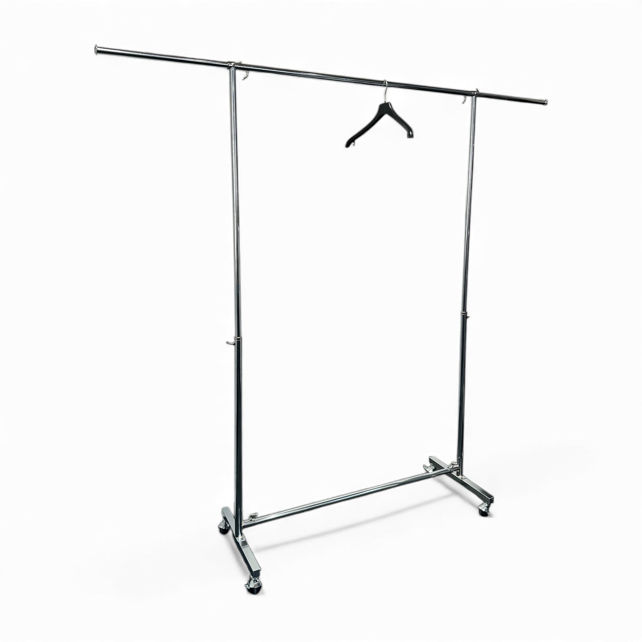 Spacey konfektions- / tøjstativ med hjul, krom.