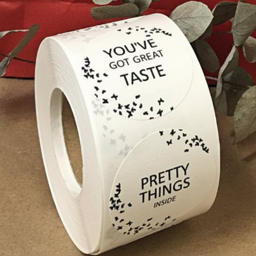 Round label, sweet messages in English. 500 pcs. per roll