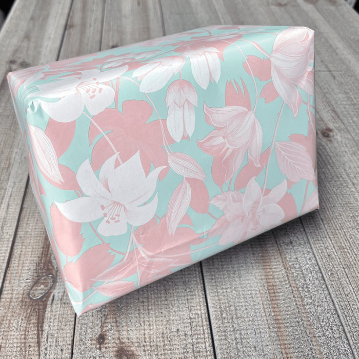 Gift wrap paper B 57 cm. Light tones, coated paper. 150 m.