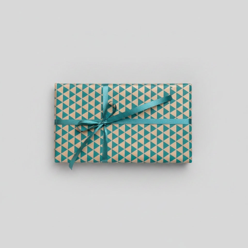 Christmas wrapping paper B 50 cm. Gold with triangles, 50 cm x 100 mtr *