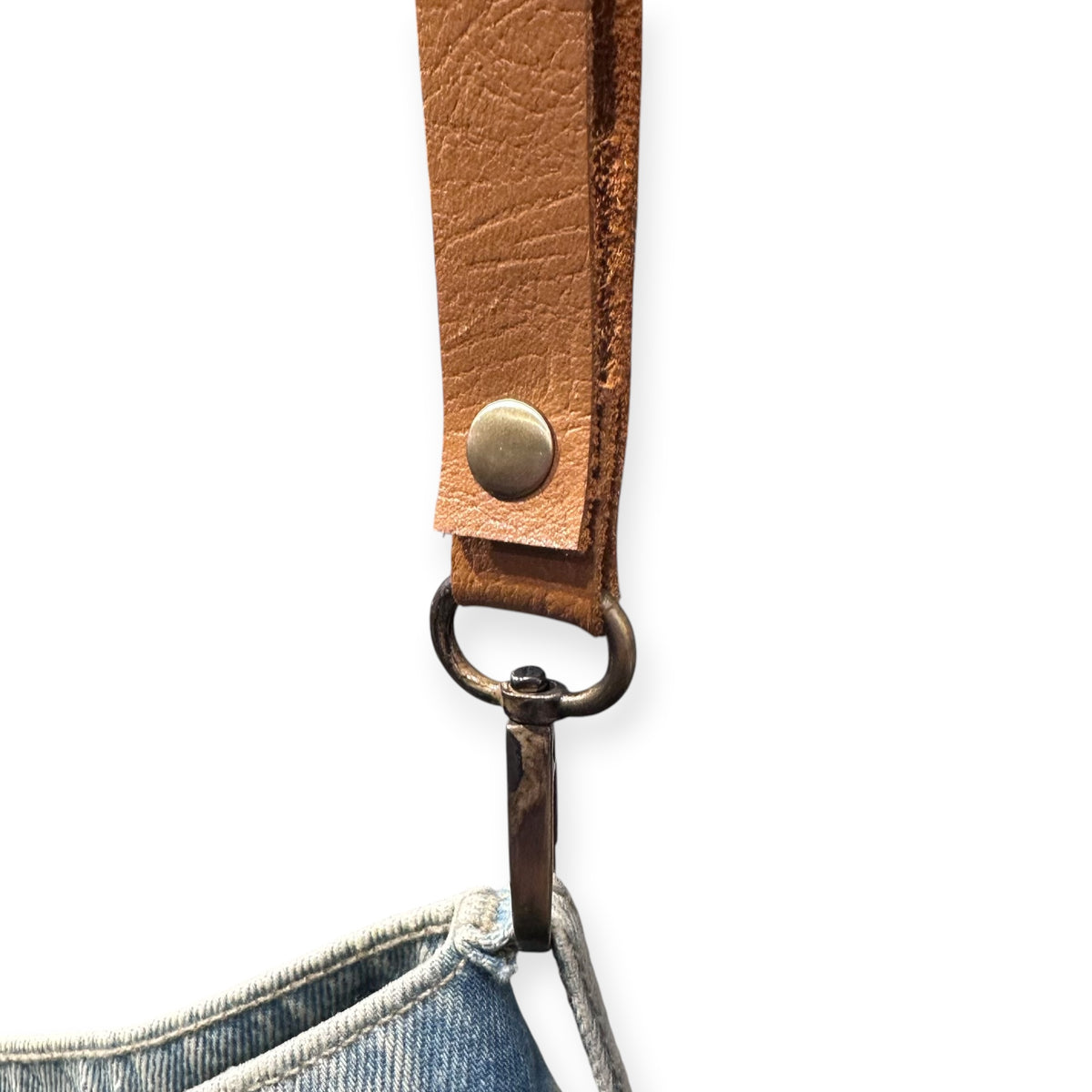 Leather strap, natural. Slim version. 1.6 x 17 cm. Jeans hook