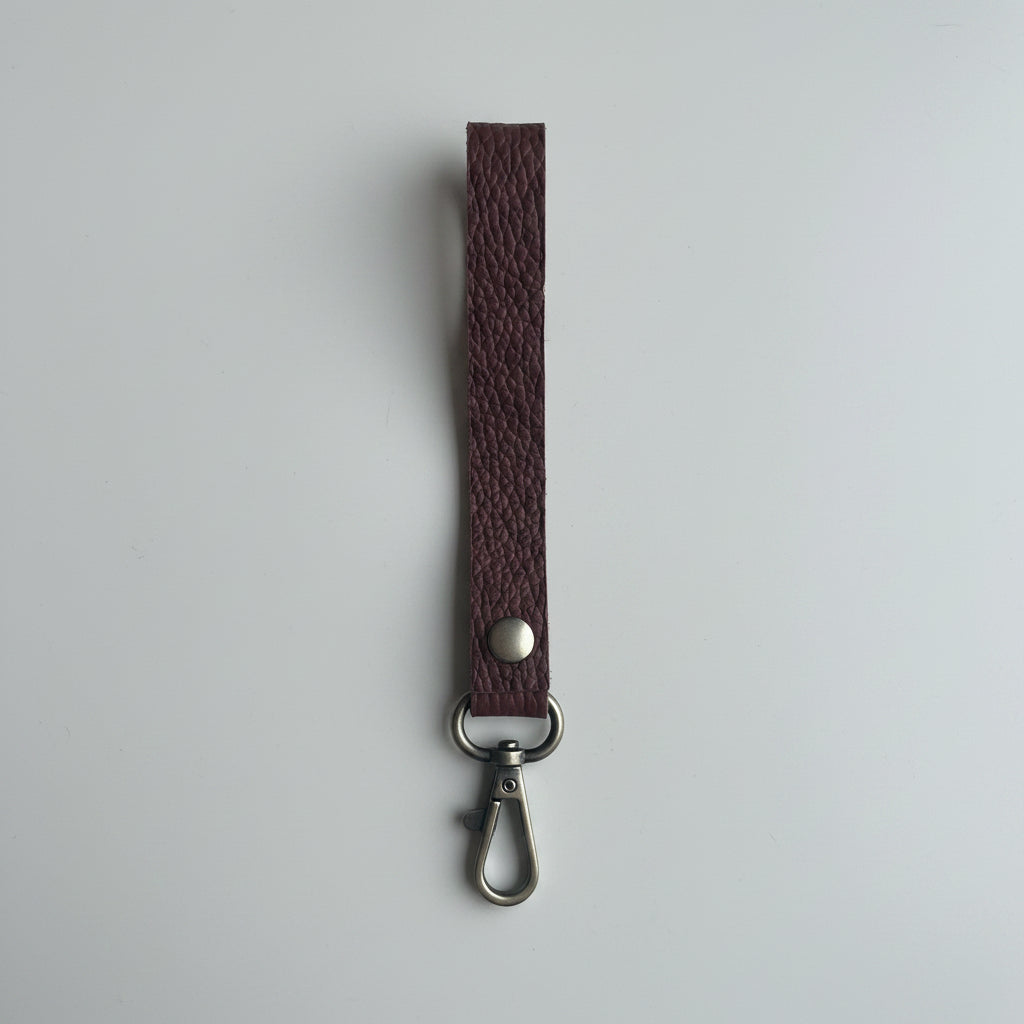 Leather strap, cognac. Narrow version. 1.6 x 17 cm. Jeans hook
