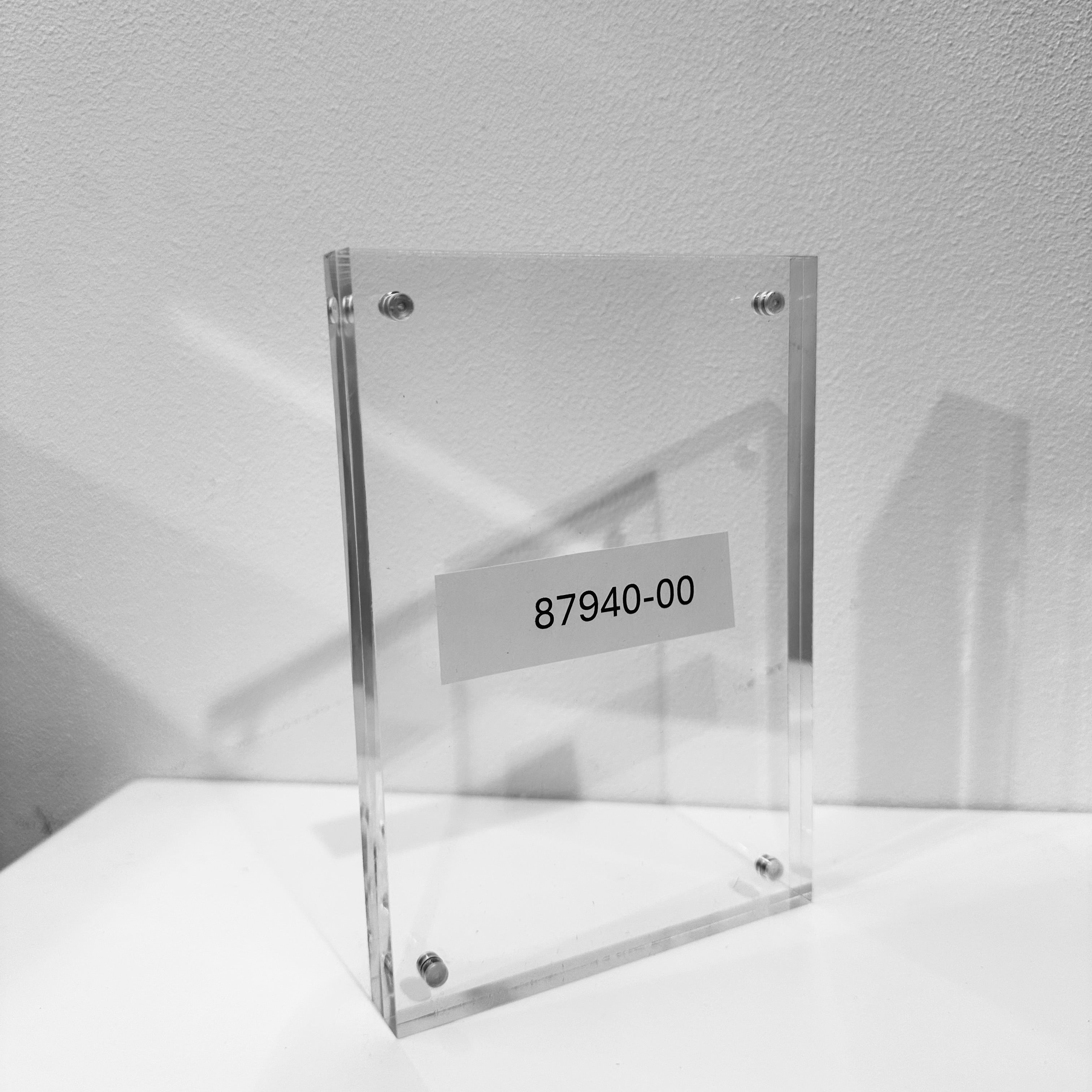 Magnetic sign holder, A6, W 10.5 x D 1.5 x H 15 cm, clear acrylic