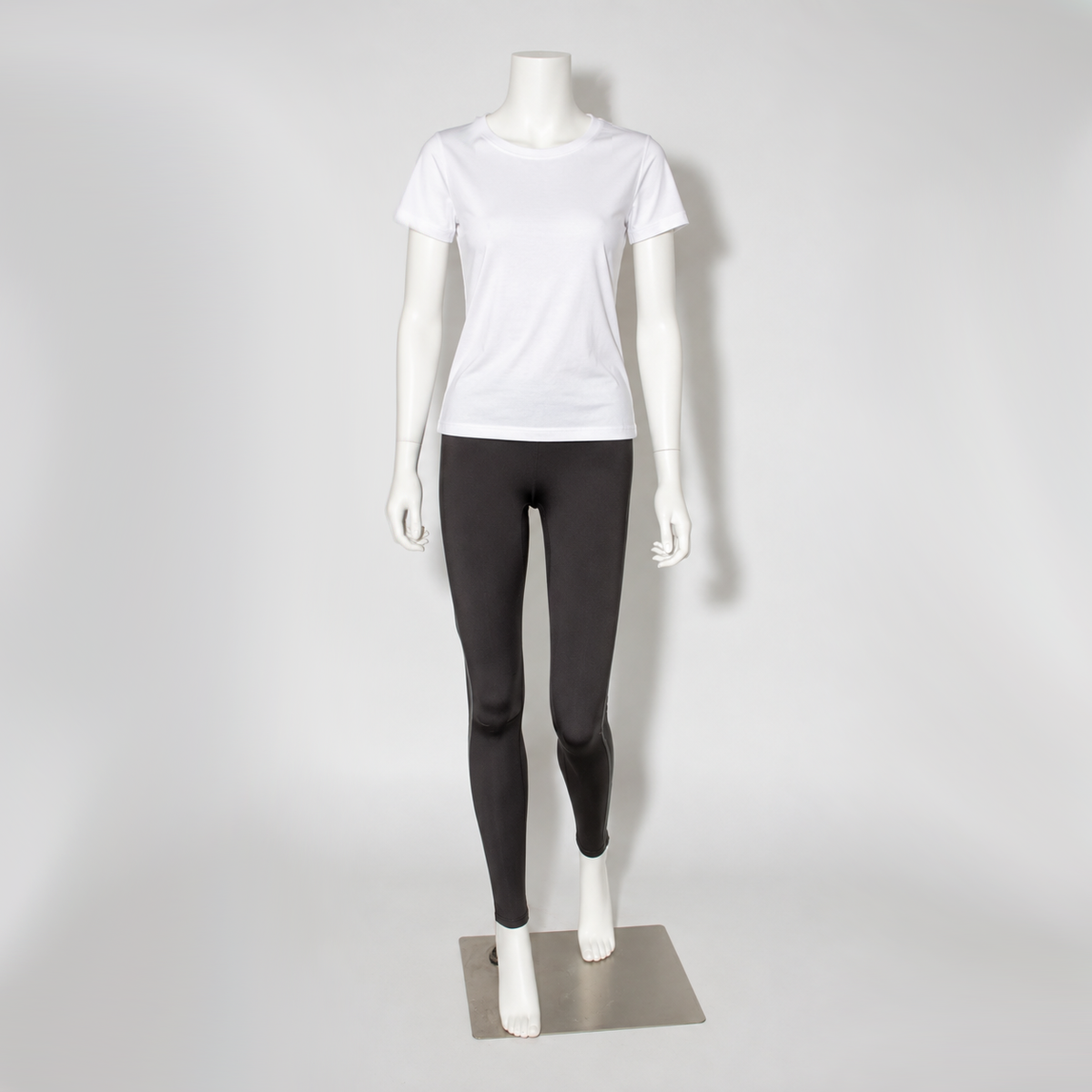 Women's mannequin, Model B with straight arms, staggered foot position and flexible head mount, white. Standard