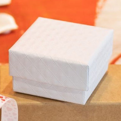 Jewelry box. White. 5 x 5 x H 3 cm. - 20 pcs. Price shown per pc.