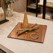 Bronze mirror display. 27 x 27 cm.
