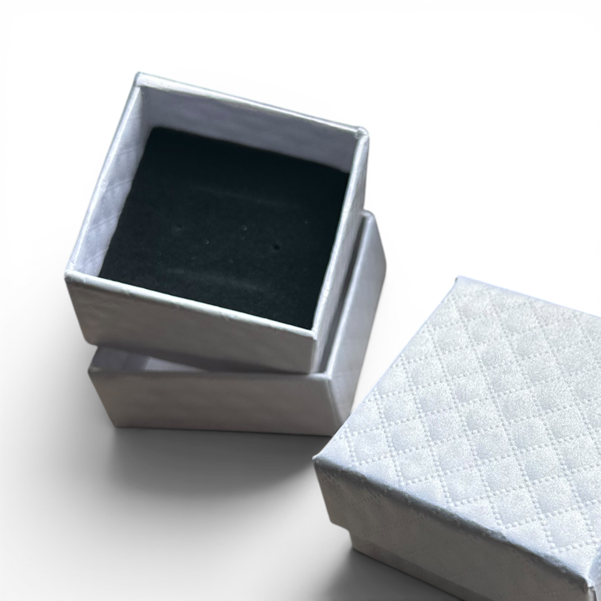 Jewelry box. White. 5 x 5 x H 3 cm. - 20 pcs. Price shown per pc.