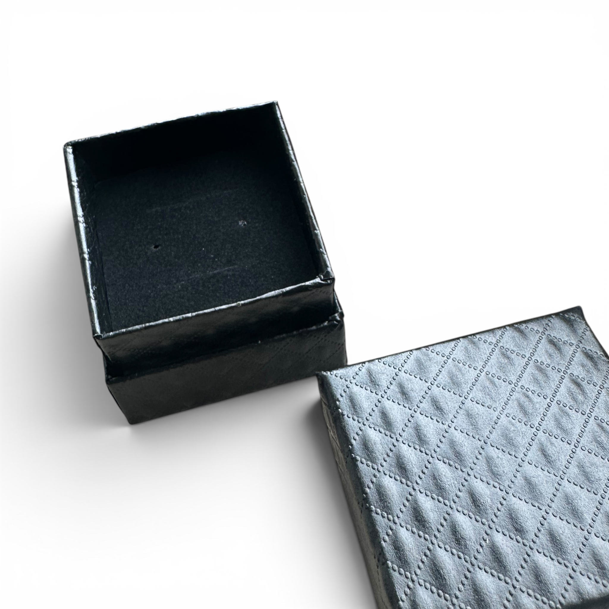 Jewelry box. Black. 5 x 5 x H 3 cm. - 20 pcs. Price shown per pc.