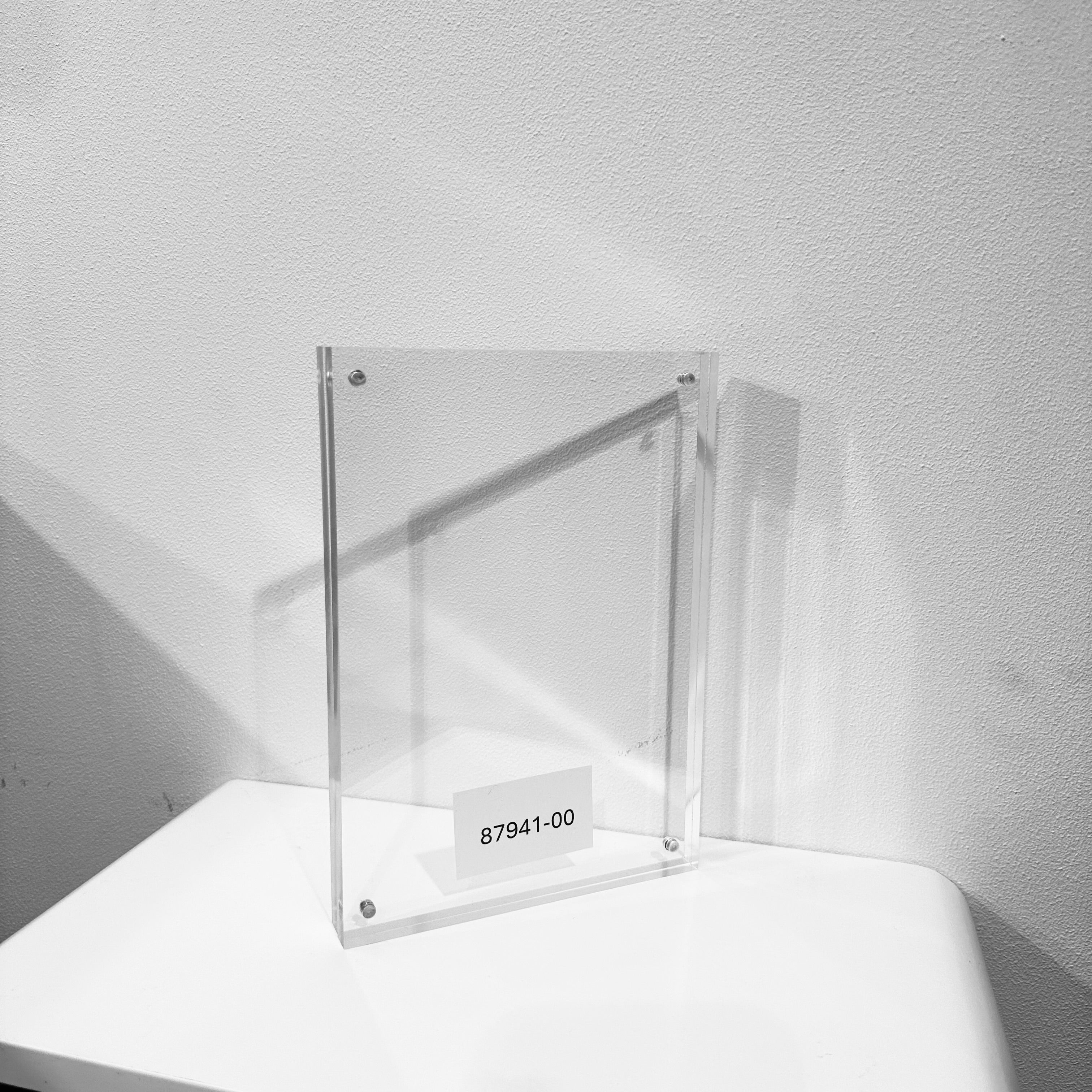 Magnetic sign holder, A5, W 15 x D 2 x H 21 cm, clear acrylic