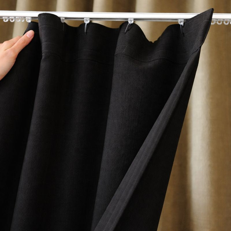 Curtain in black, dirt-repellent cotton, for U curtain rod (free-hanging), W200 x H190 cm. 21 hooks